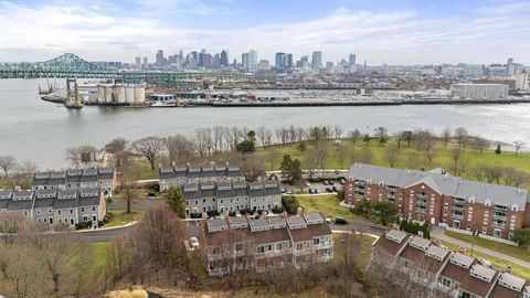 33 Breakwater Dr 33 Chelsea MA 02150