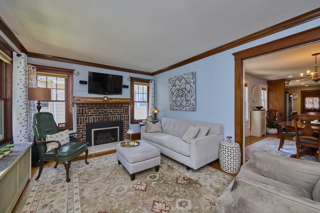 Belmont, Massachusetts 02478, United States, 7 Bedrooms Bedrooms, ,2 BathroomsBathrooms,Residential,Active,194603