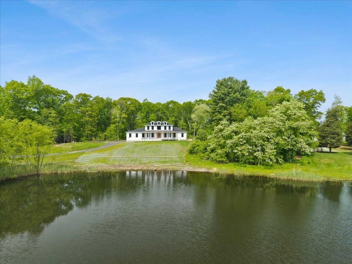 30 Starr Ln
