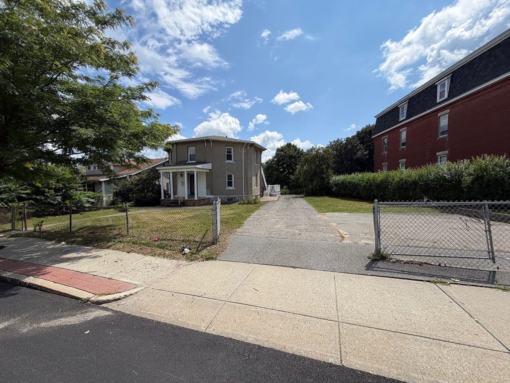 312 Plantation St