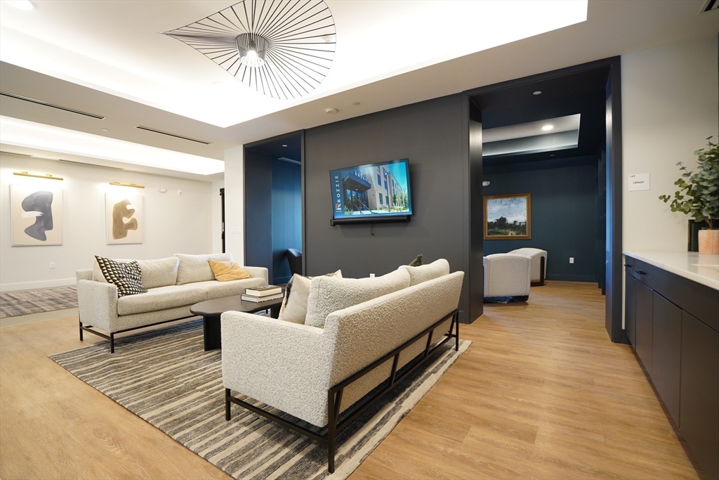 289 Walk Hill Rd 301