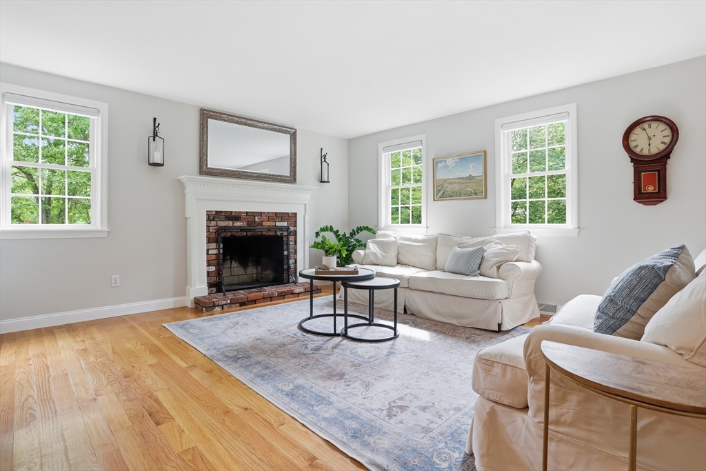 6 Colonial Drive