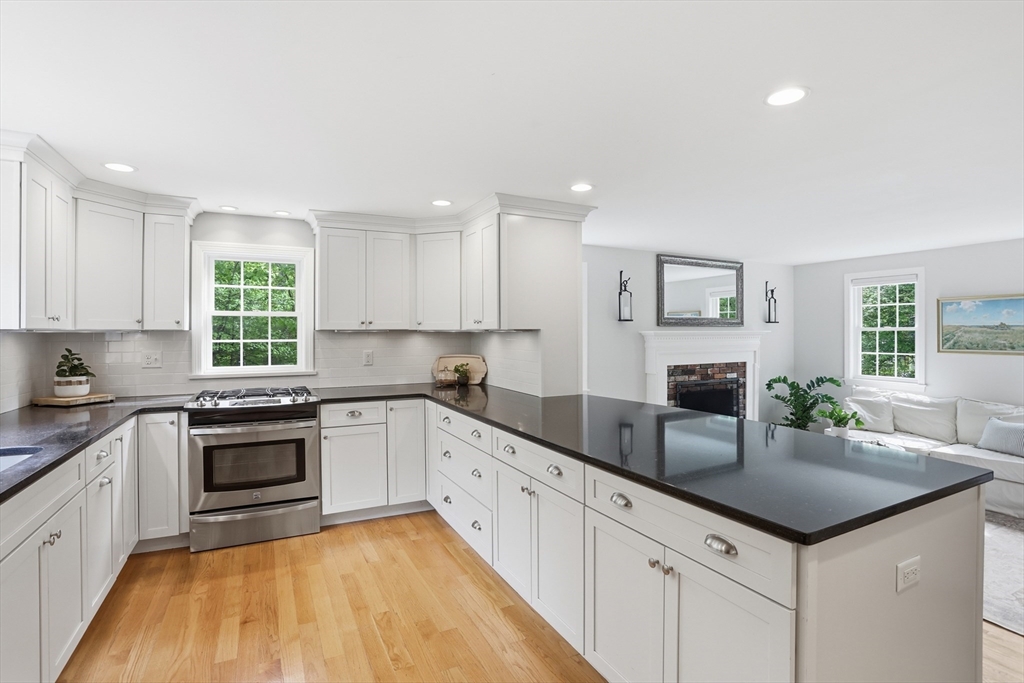 6 Colonial Drive