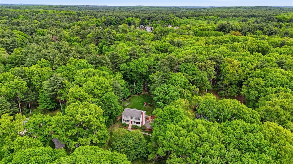 6 Colonial Drive