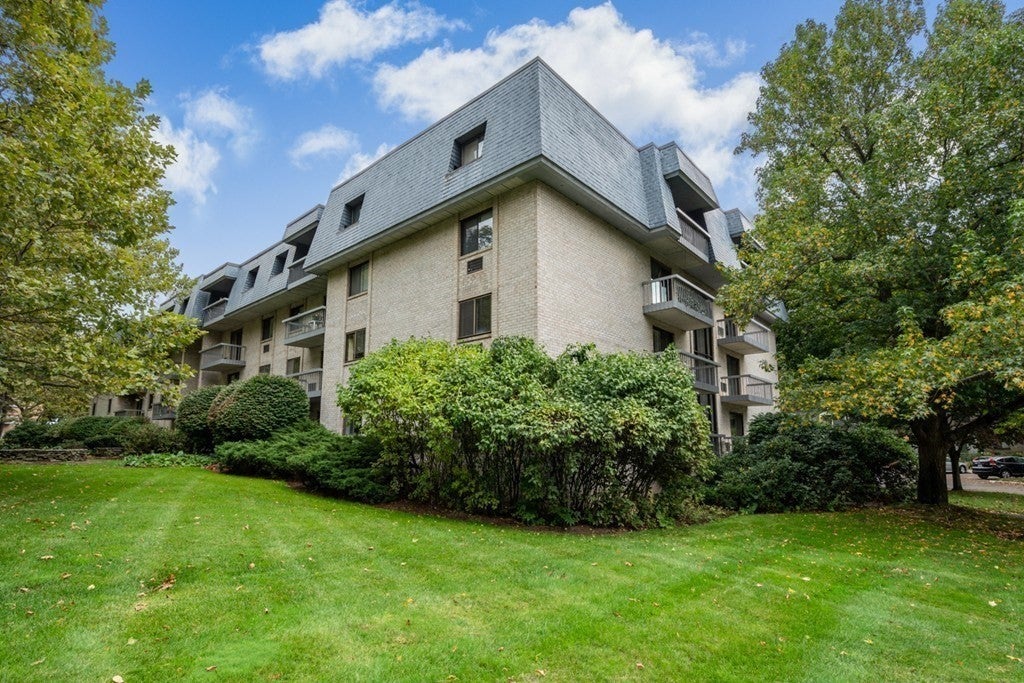 85 Commons Drive 301, Shrewsbury MA 01545