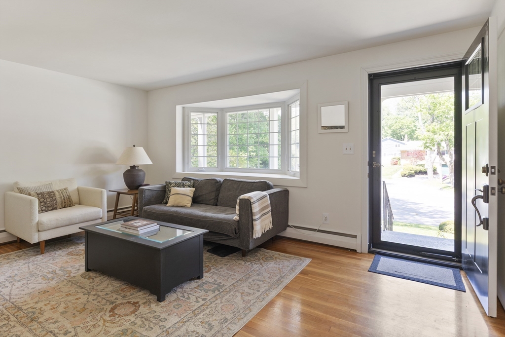 45 Pine Tree Dr
