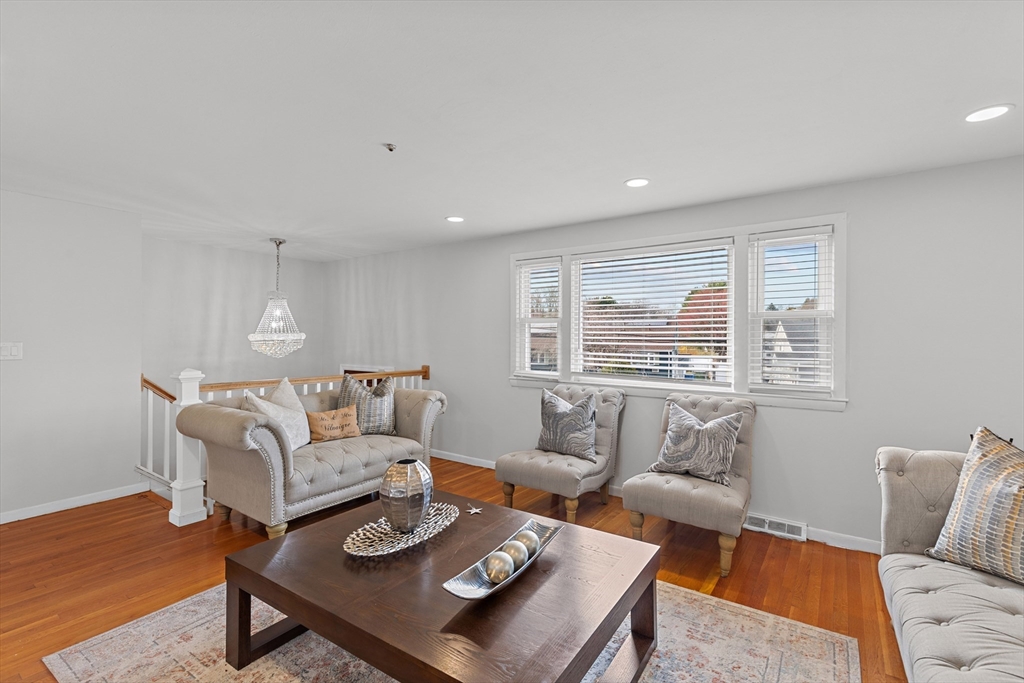 35 Petipas Ln