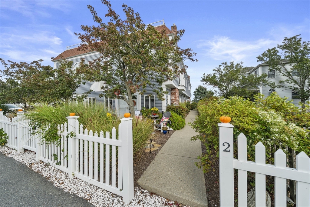 184 Bay Ave 2