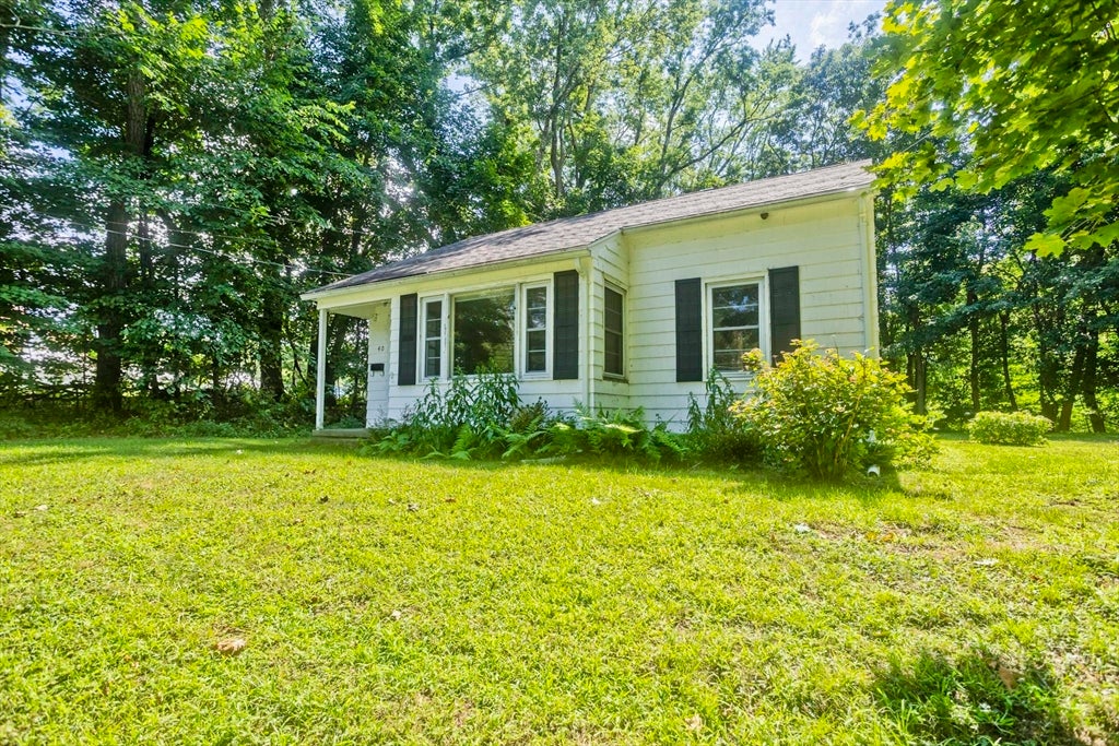 Photo of 40 Hadley St, South Hadley, MA