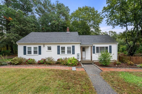 Photo of 831 Franklin St, Duxbury, MA 02332 (MLS # 73590454)