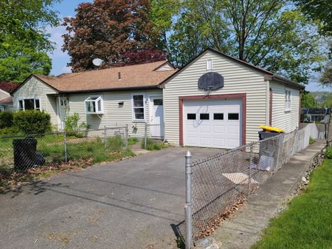 34 Doherty Ave Somerset MA 02726