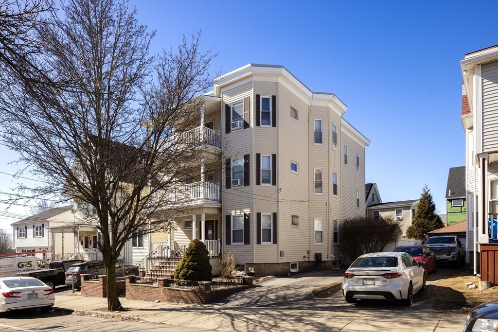 90 Swan St
