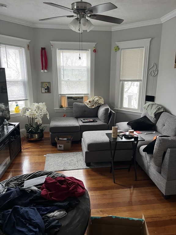 90 Swan St