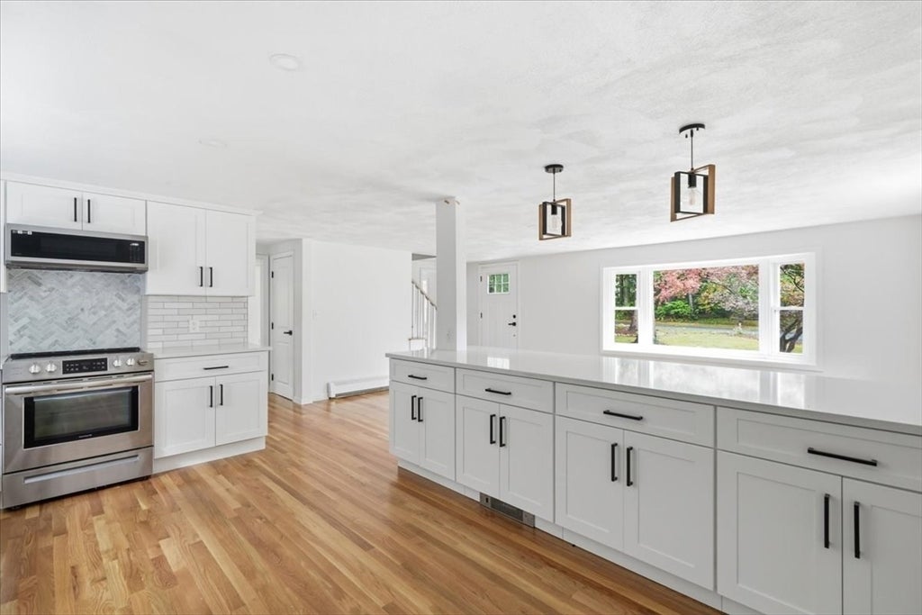 37 Orchard Dr, Pembroke, MA Photo #11
