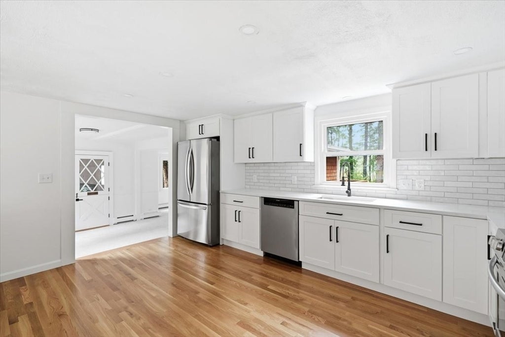 37 Orchard Dr, Pembroke, MA Photo #10