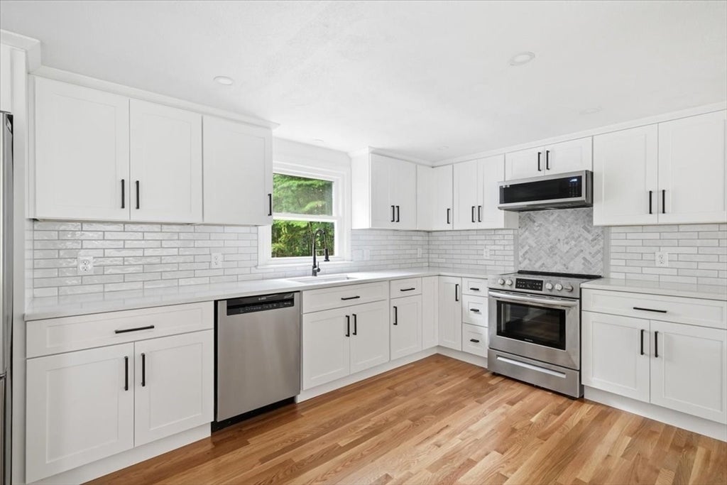 37 Orchard Dr, Pembroke, MA Photo #9