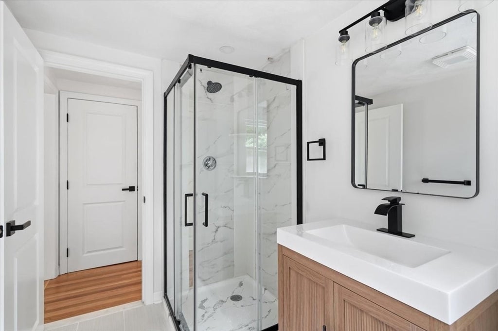 37 Orchard Dr, Pembroke, MA Photo #20