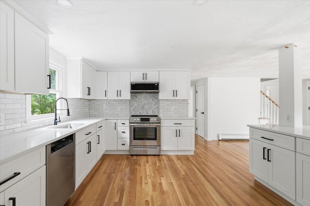 37 Orchard Dr, Pembroke, MA Photo #4