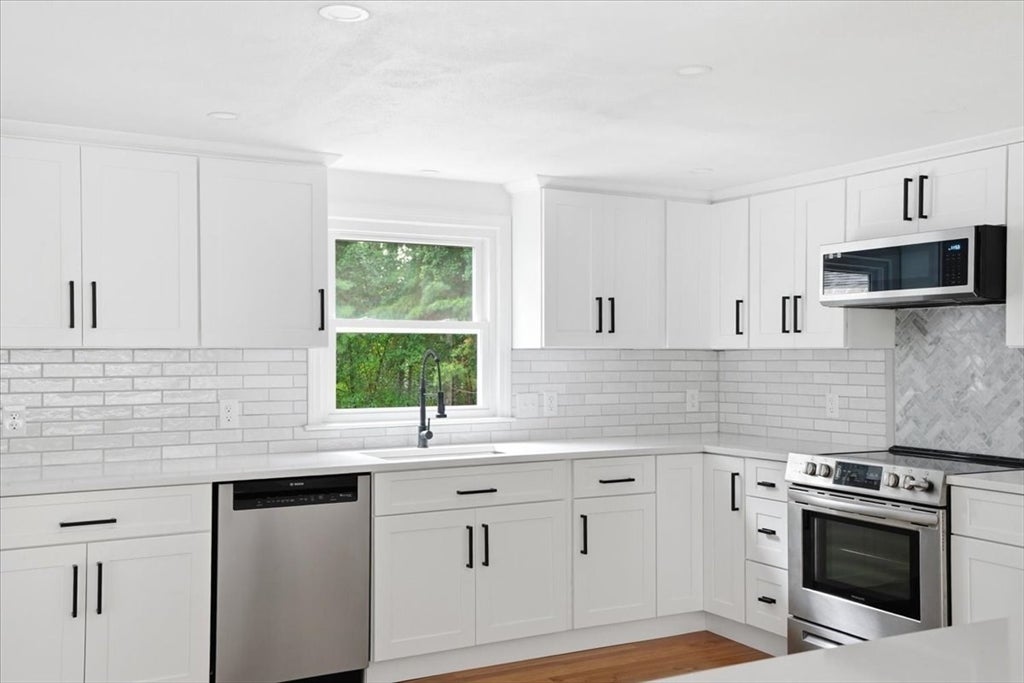 37 Orchard Dr, Pembroke, MA Photo #14