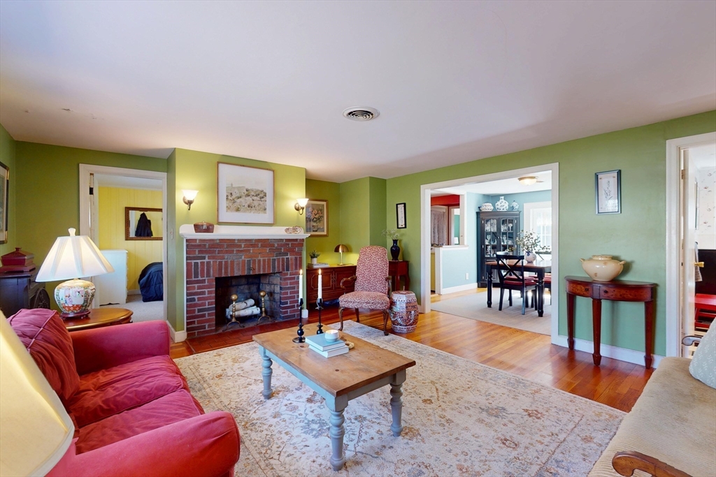 3 Alderwood Rd