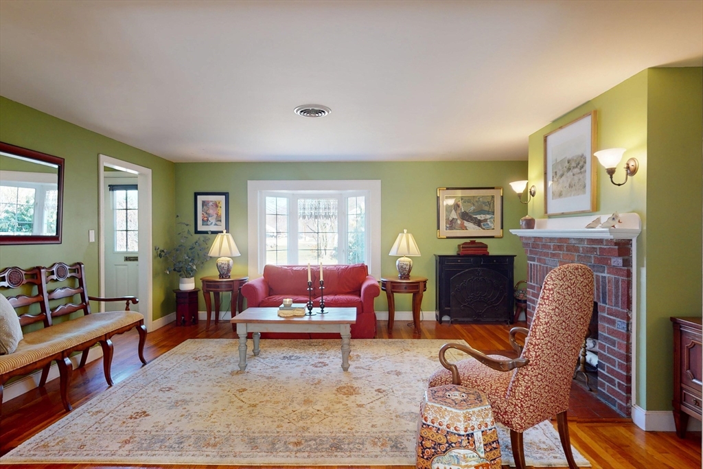 3 Alderwood Rd