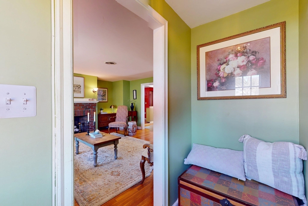 3 Alderwood Rd