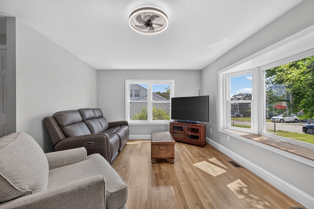 17 Rockwood Ln
