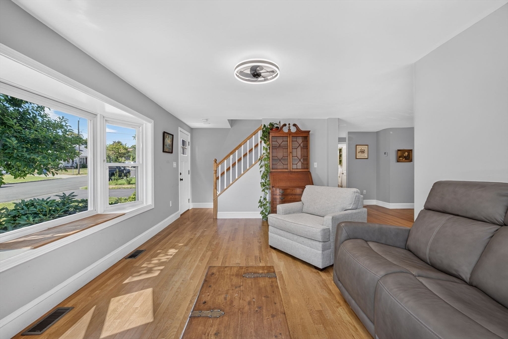 17 Rockwood Ln