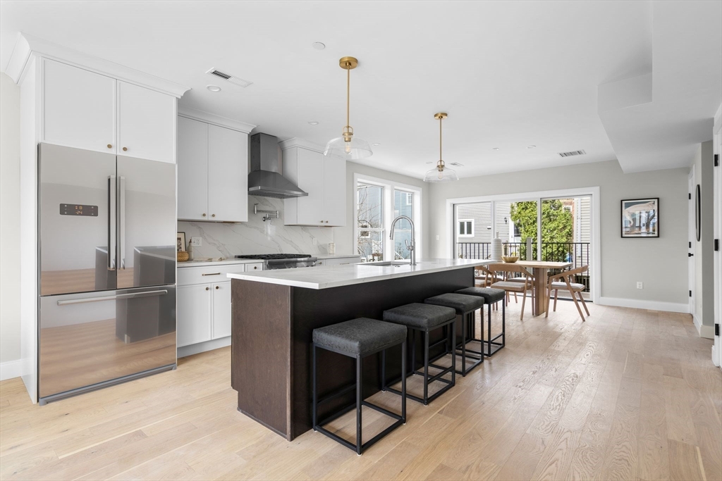 220-222 Bowen Street 2
