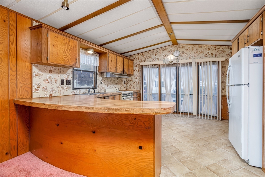 556 Central Street 39