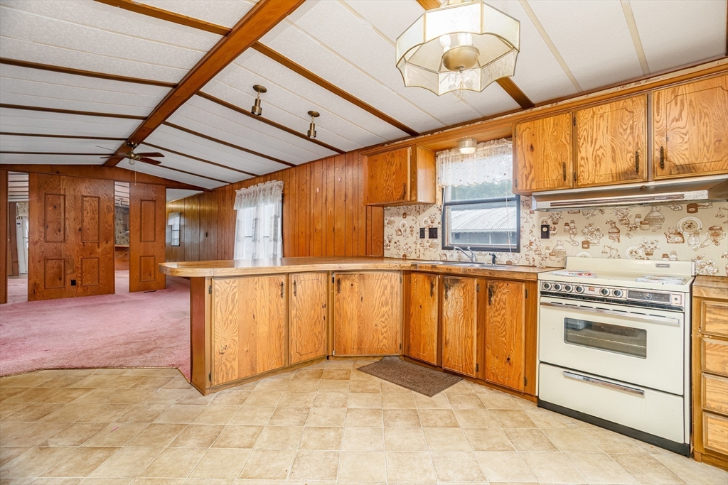 556 Central Street 39