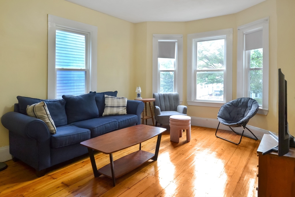 Click for 3270 Washington Street #1, Boston, MA slideshow