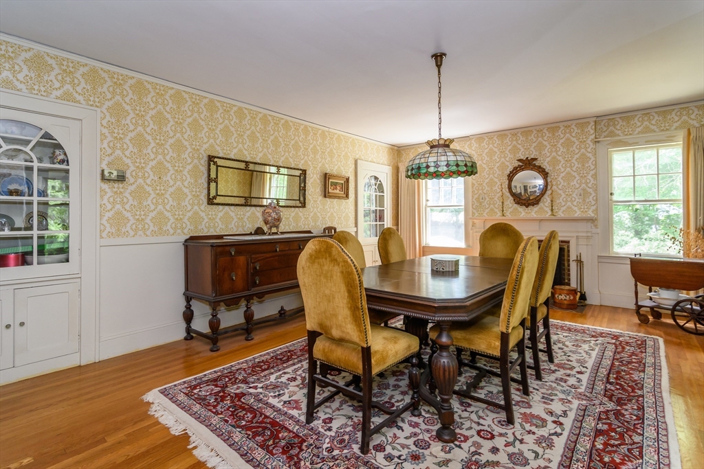 355 High St