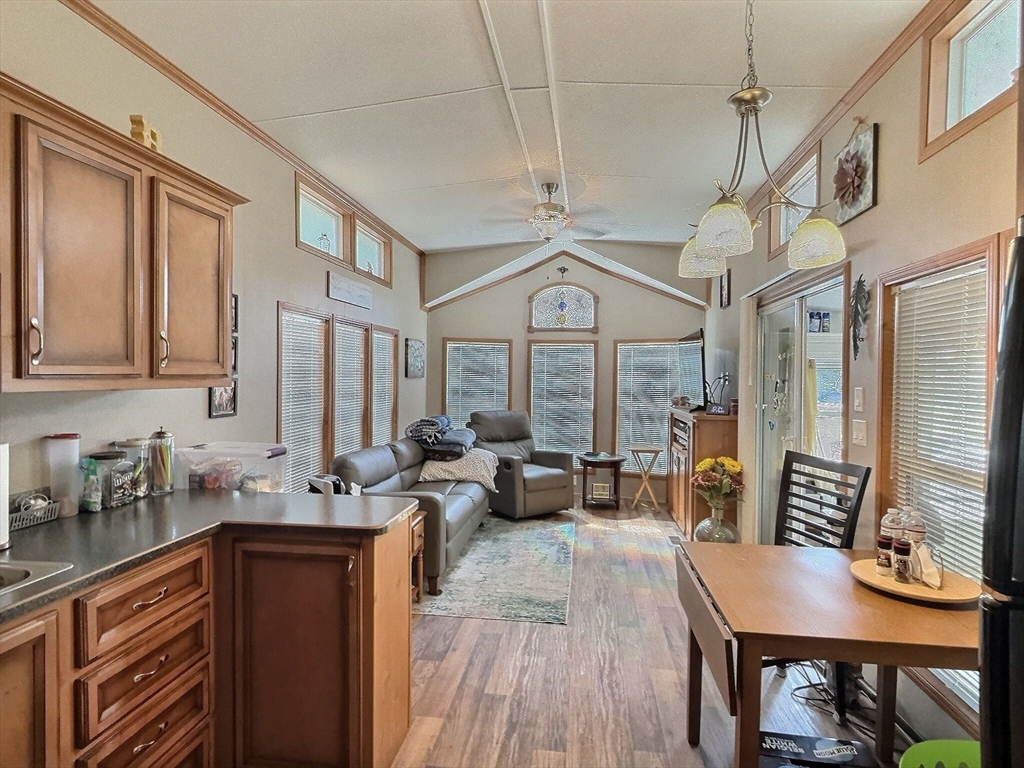 15 W Whitehall Rd 43