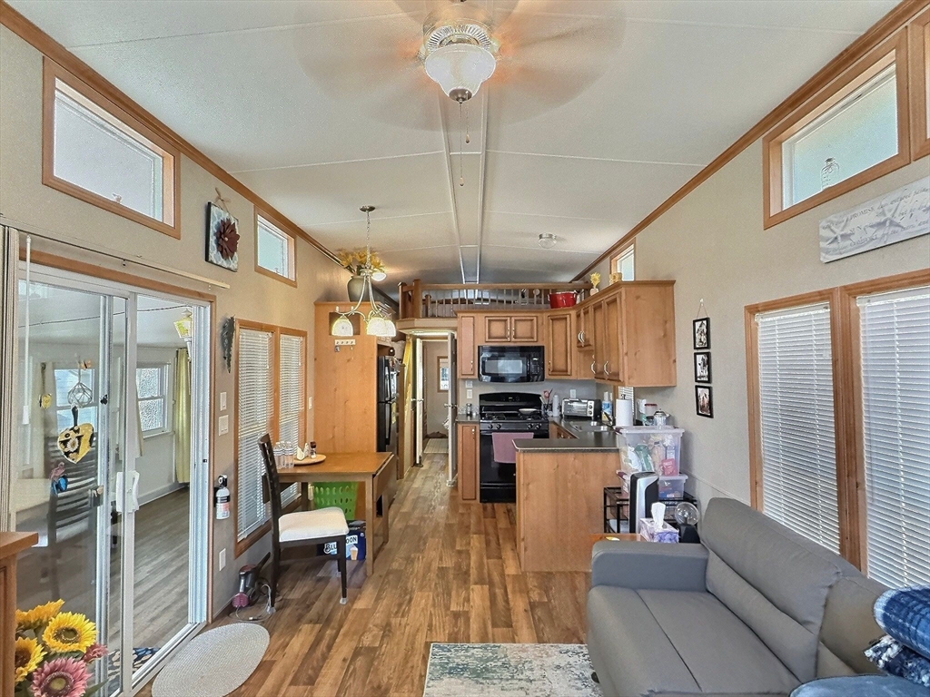 15 W Whitehall Rd 43