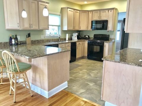 37 R Street Winter Rental FEB to june Hull MA 02045