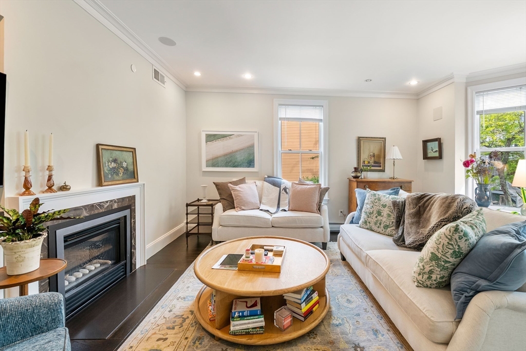 619 Franklin 1