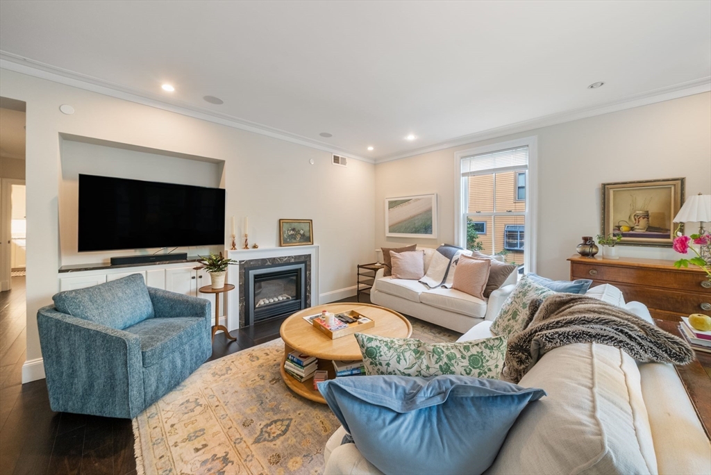 619 Franklin 1