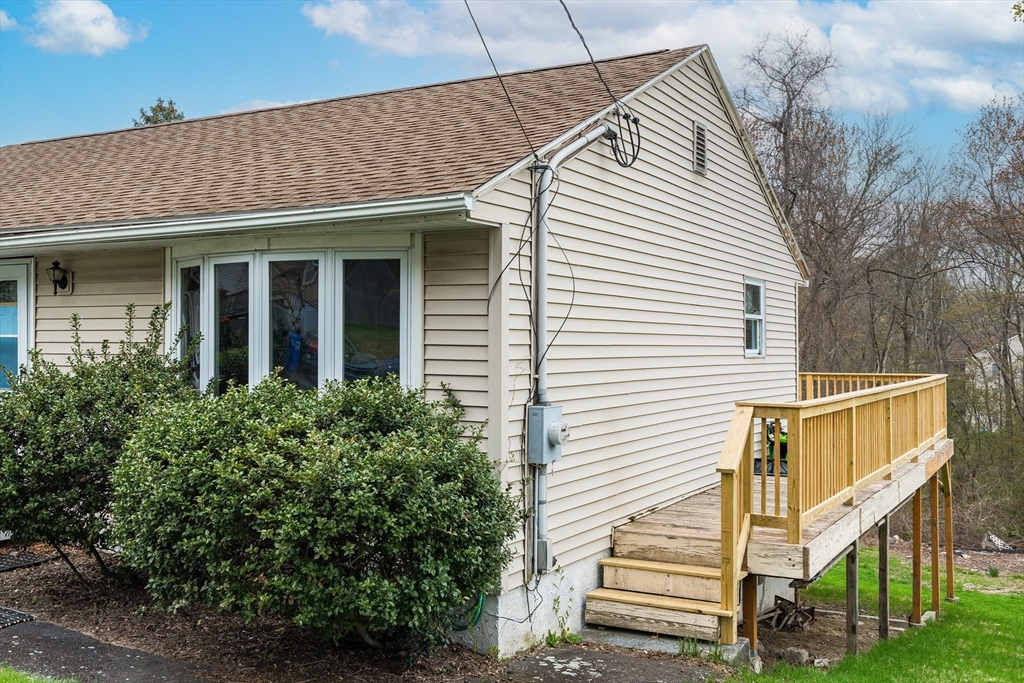 7 Leslie Lane