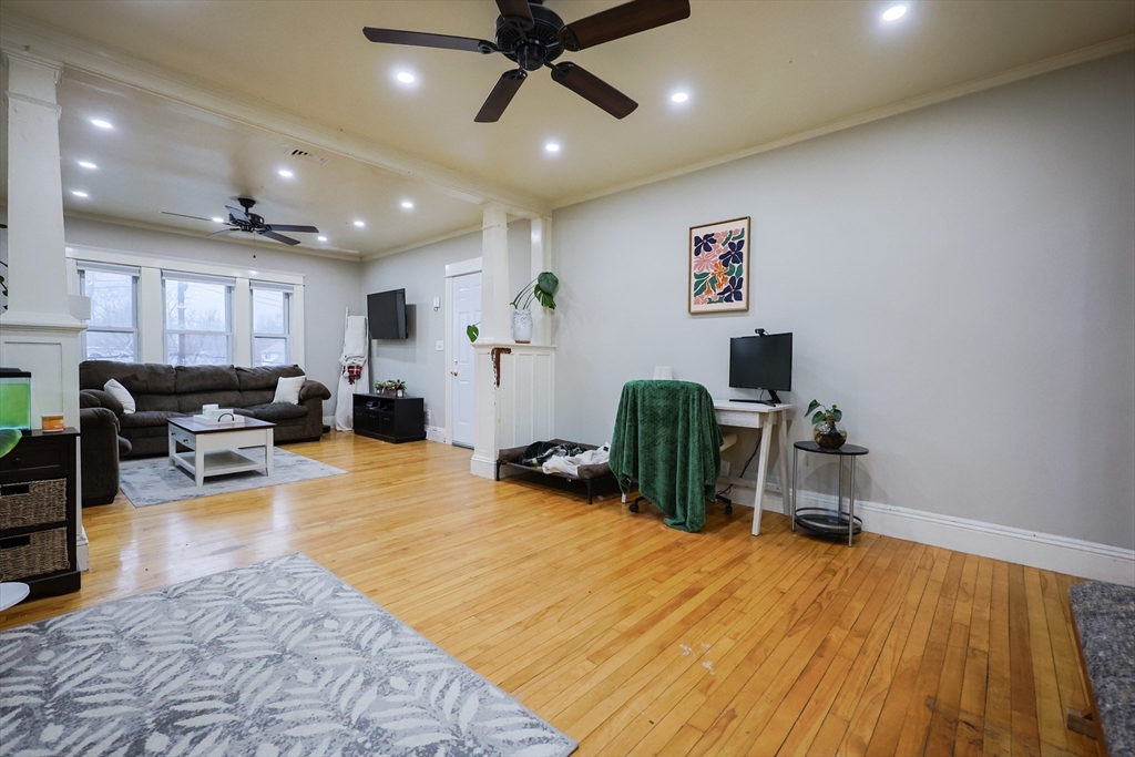 8 Enid St