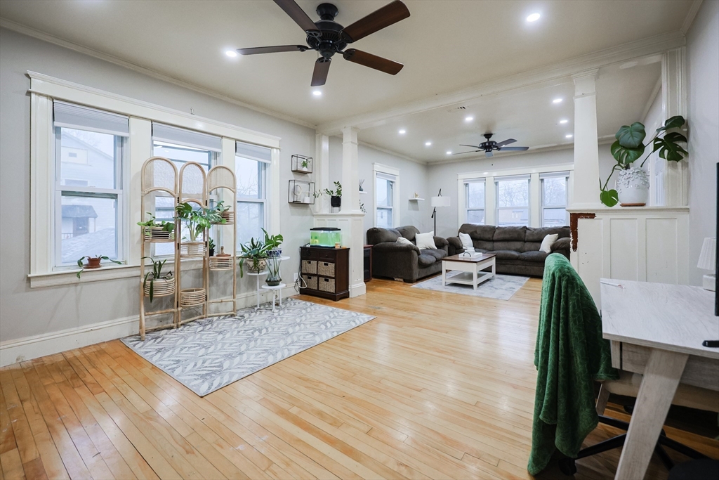 8 Enid St