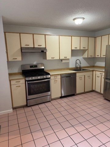 95 Tennis Plaza Rd 24