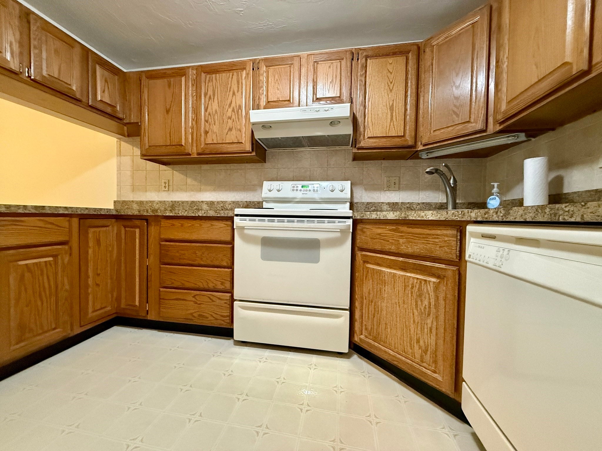 7 Victoria Drive #1, Auburn, MA, 7 Victoria Drive #1, Auburn, MA Photo #6