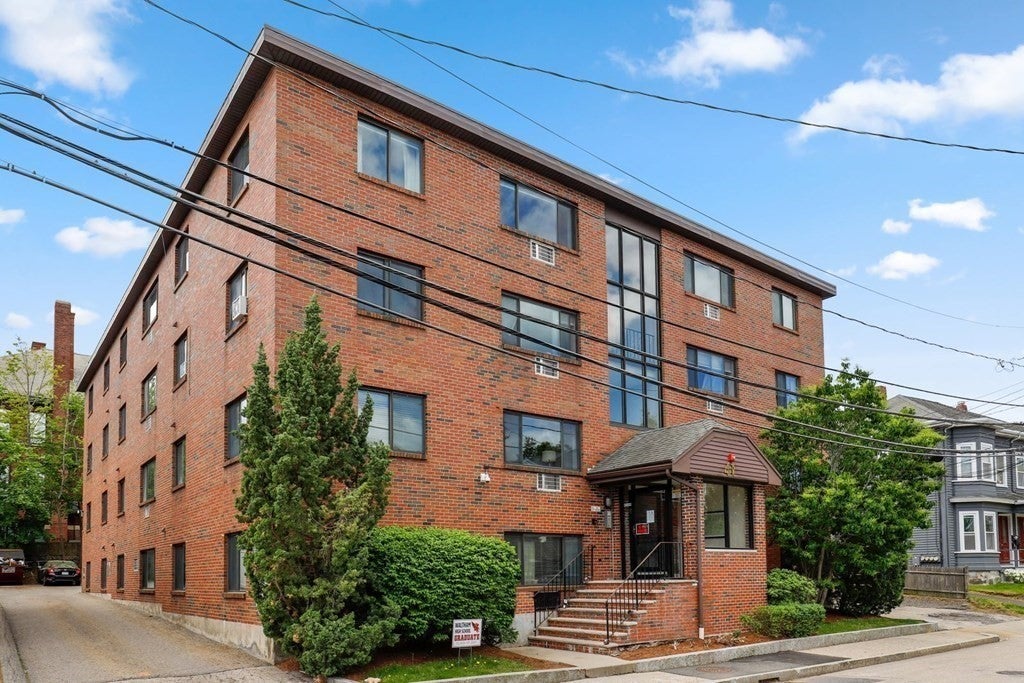 Photo of 41 Walnut St, Waltham, MA