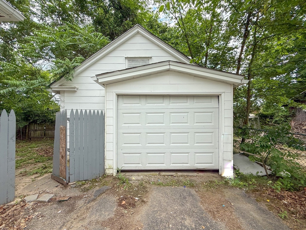 23 Eldert St