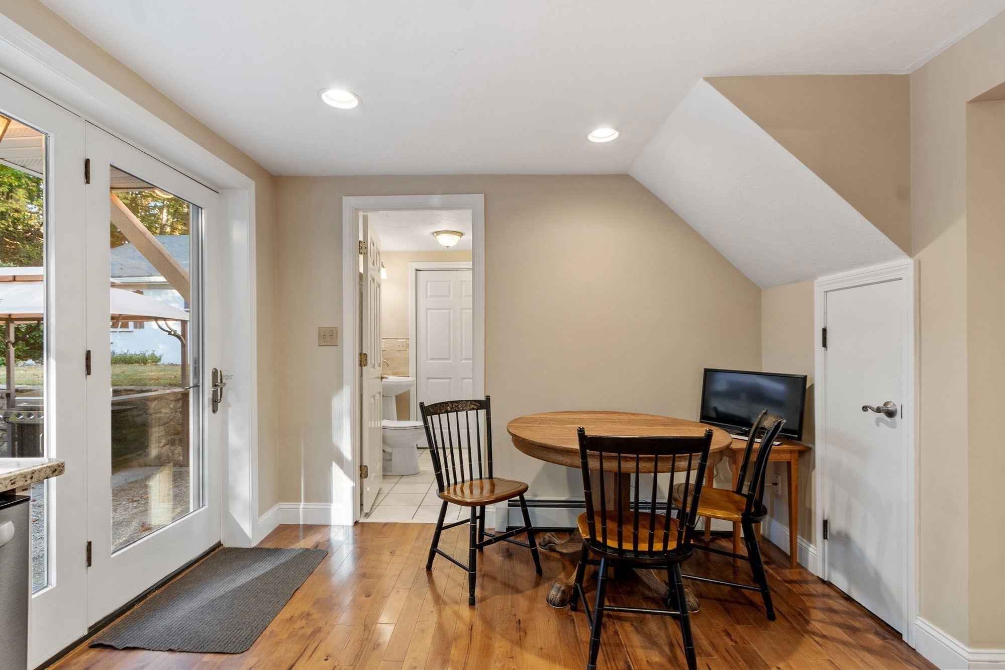 262 Lakeshore Drive, Marlborough, MA Photo #8
