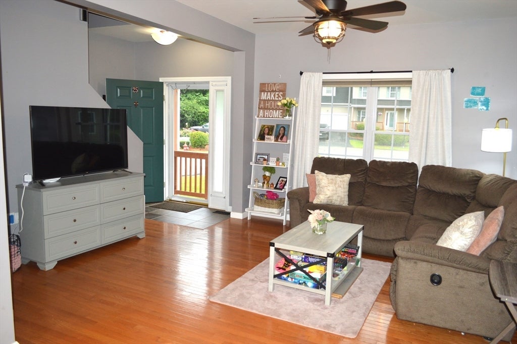 25 Oakes Cir #25, Millbury, MA Photo #6