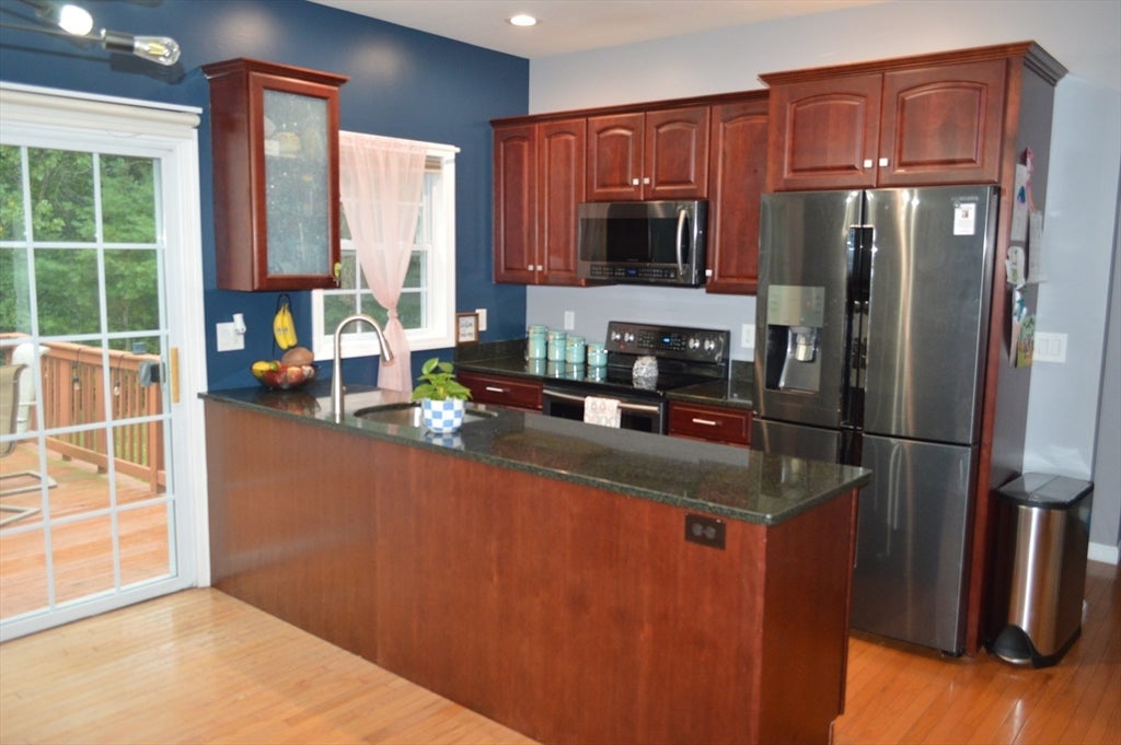 25 Oakes Cir #25, Millbury, MA Photo #2