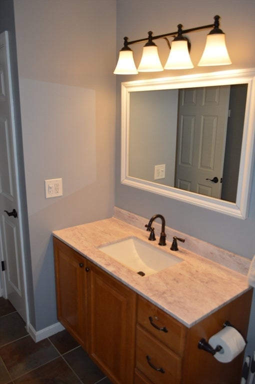 25 Oakes Cir #25, Millbury, MA Photo #13