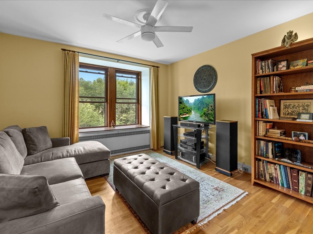 228 Commonwealth Ave 9